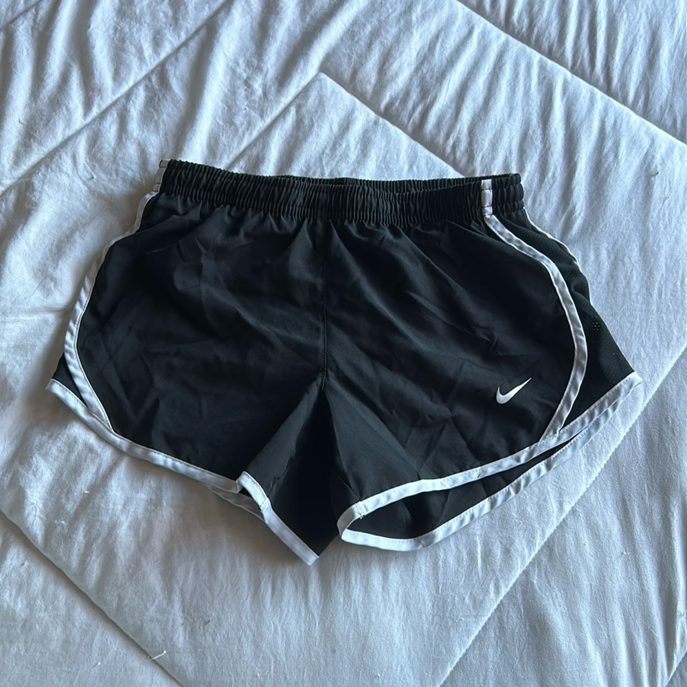 Nike small black shorts
